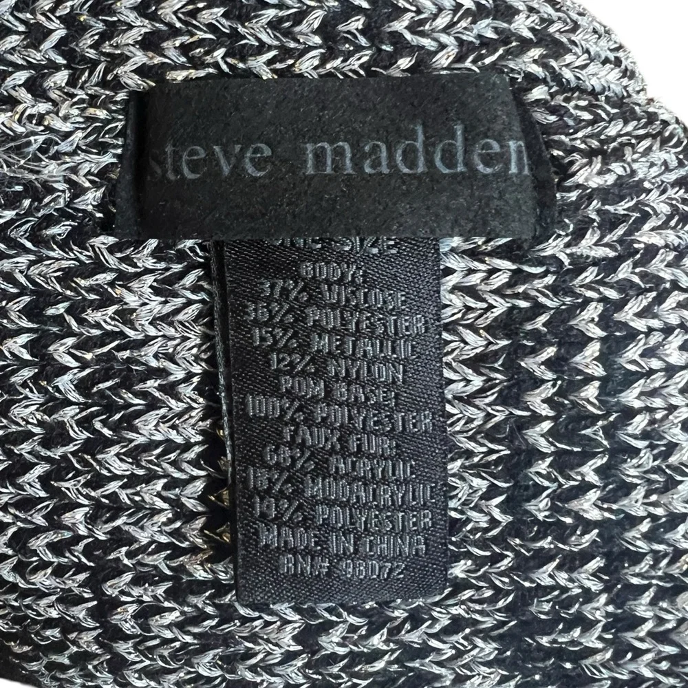 NWT Steve Madden x Macy’s Black Silver Metallic Knit Beanie w Faux-Fur‎ Pom Pom